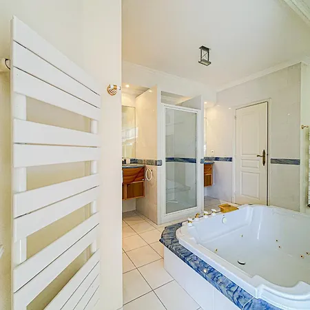 Lägenhet Mont Boron - Wifi, Ac, 4 Pers, Piscine, Parking